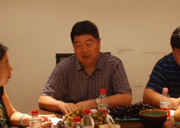 調(diào)整大小 2、董事長姚金山在簽訂儀式上作指示.JPG